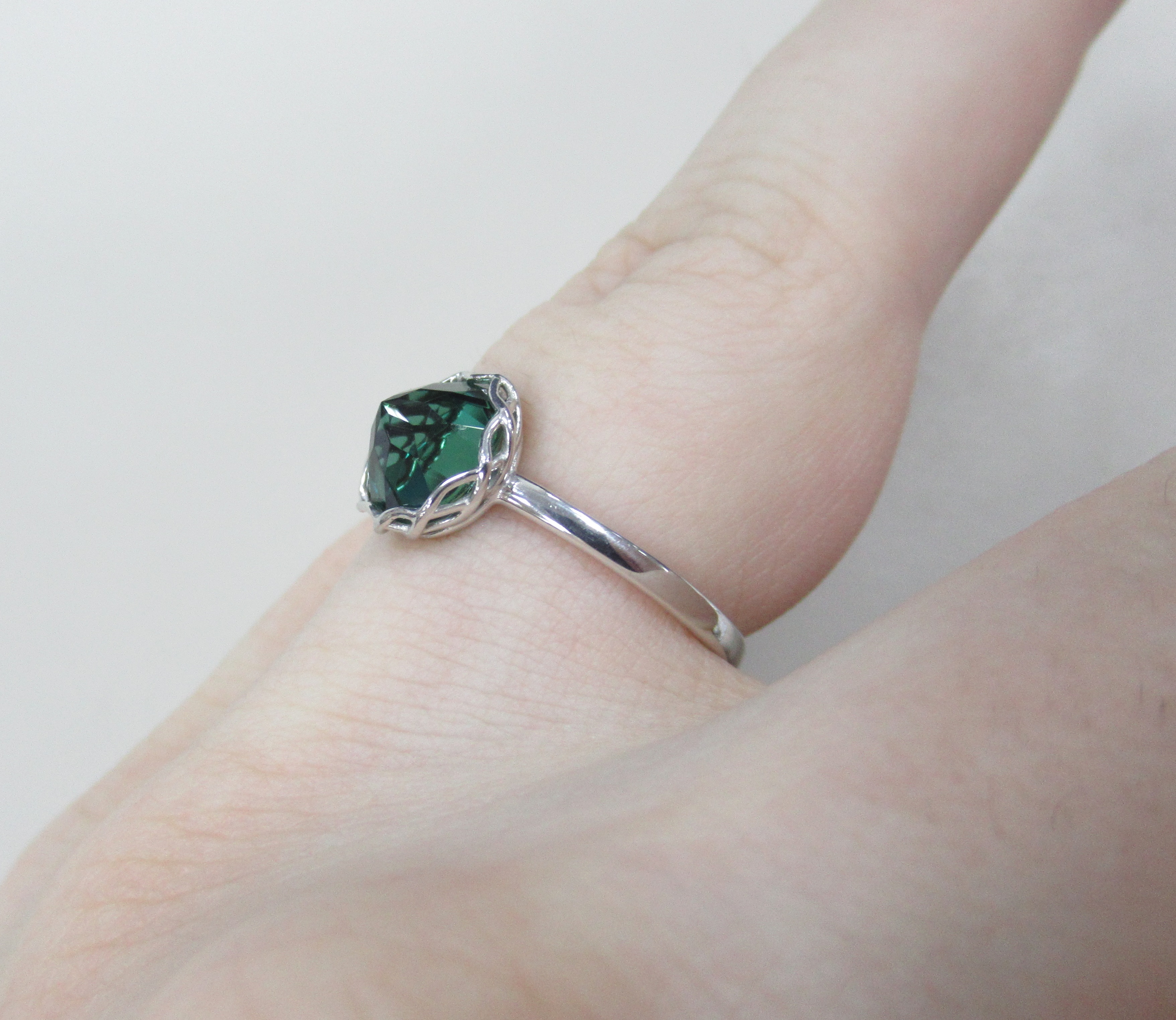 Серебряное кольцо с празиолитом